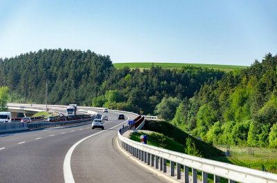 Steeds meer Nederlanders kiezen de auto boven het vliegtuig